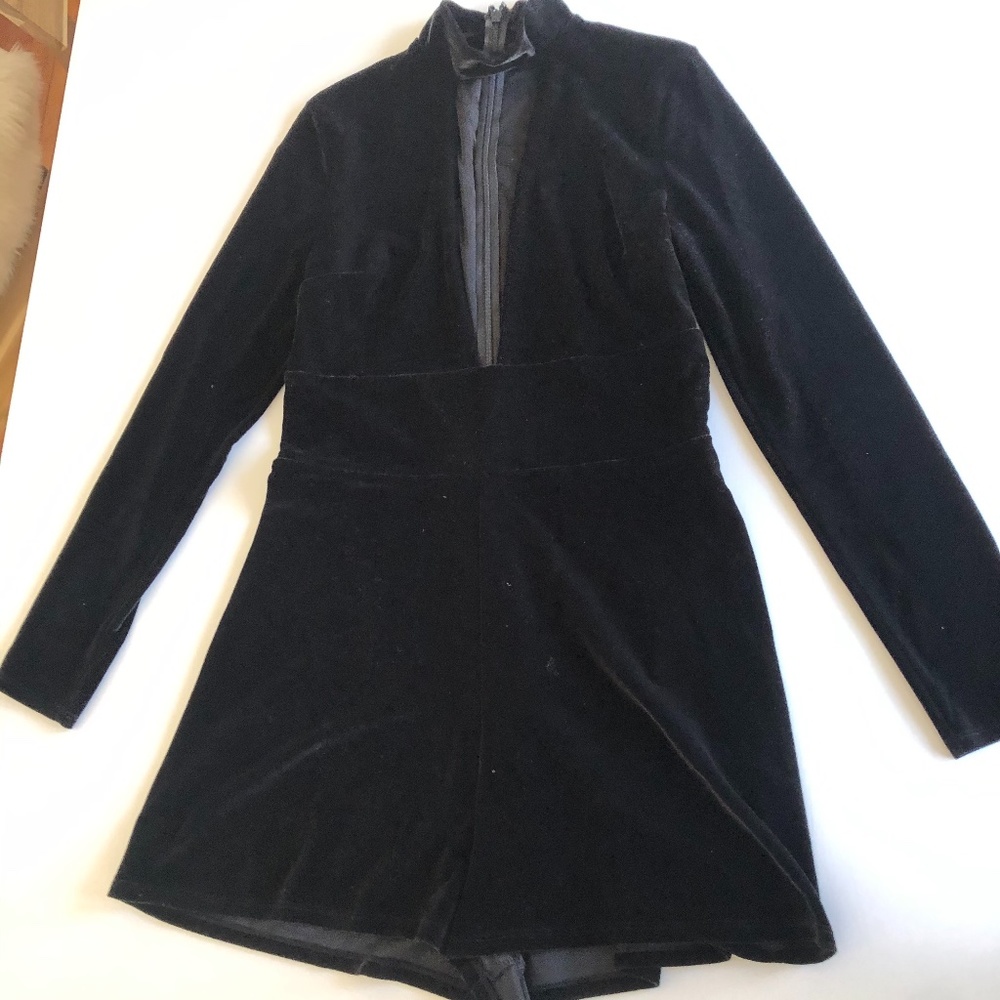 Key Hole Velvet Romper!